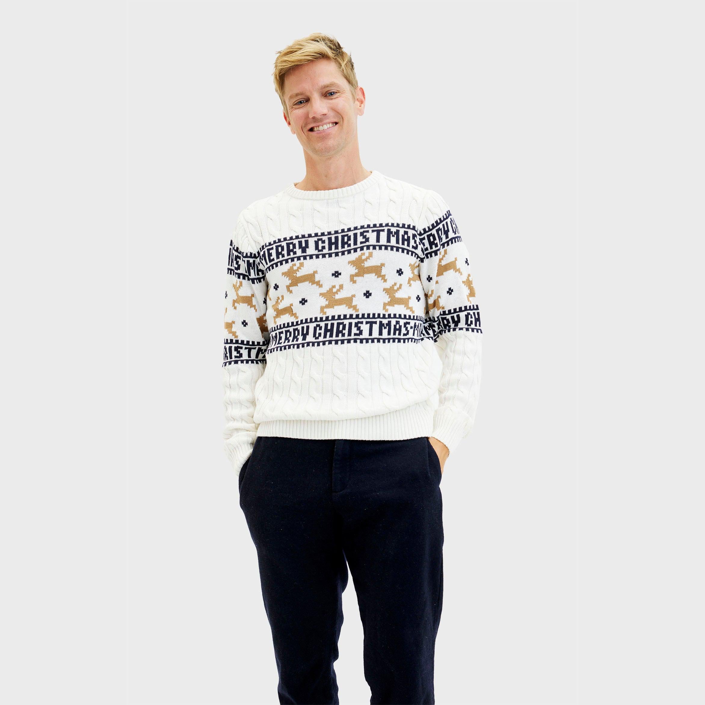 Weißer Weihnachtspullover Herren mit Mütze, Rentieren und Schriftzug Merry Christmas.